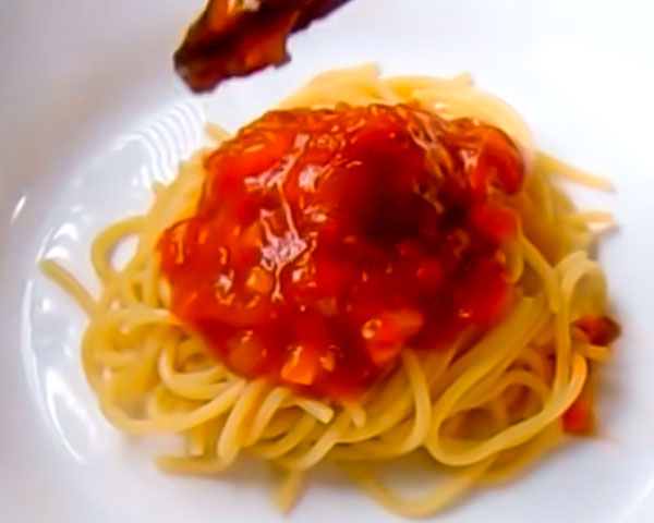 O mais tradicional dos molhos, o de tomate, contém 331 mg de potássio a cada 100 gramas, e ainda pode ser feito em casa, sem adição de conservantes.