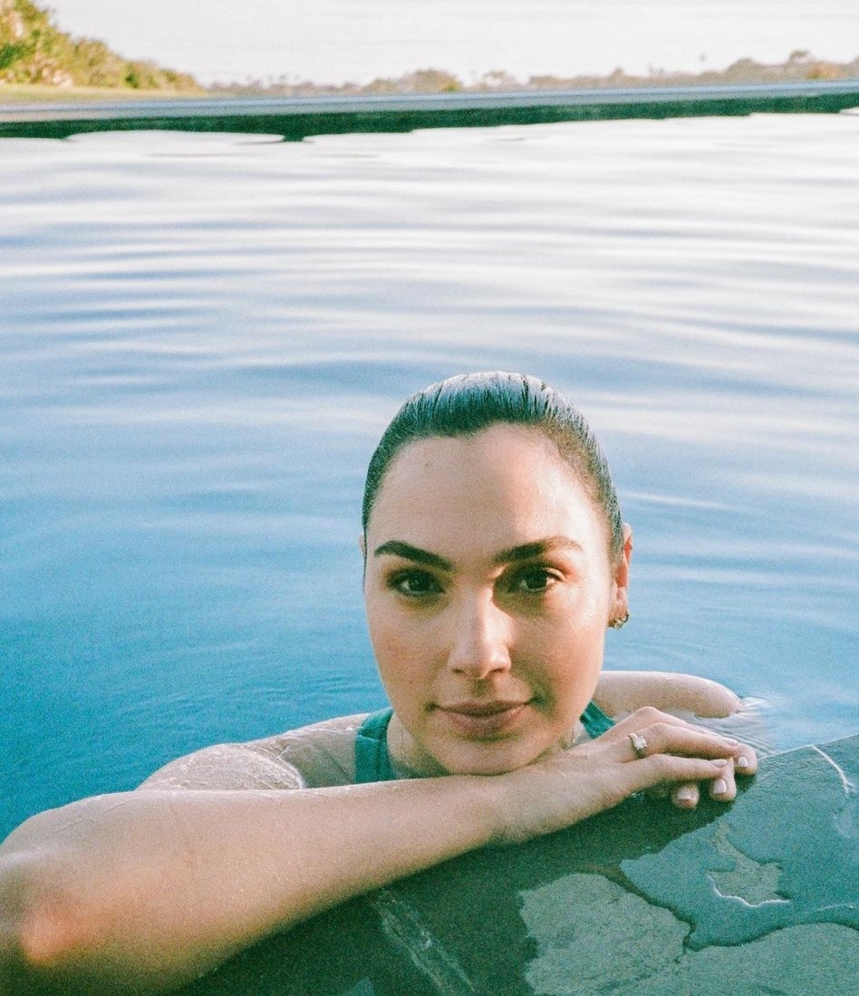 Em 2014, Gadot encabeçou a lista das 100 mulheres mais belas do mundo, publicada pela revista britânica FHM (For Him Magazine). Depois disso, ela já entrou em outras listas. 
