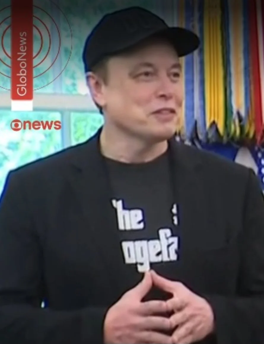 Ao ser questionado sobre o olho roxo, Musk disse que foi o filho de 5 anos que lhe socou numa brincadeira. O garoto se chama X. 