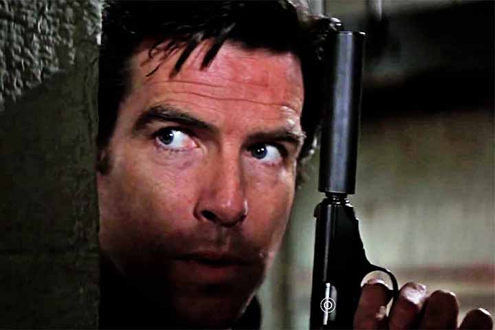 Além de “Um Novo Dia para Morrer”, Brosnan interpretou Bond em “007 Contra GoldenEye“ (1995), “007 – O Amanhã Nunca Morre” (1997) e “007 – O Mundo Não é o Bastante” (1999).