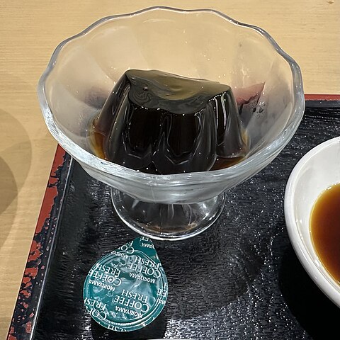 Na sequência, temos as etapas de extração, filtragem, concentração, esterilização, secagem e moagem. Por meio de uma centrífuga, o colágeno se move nesse processo para iniciar o processo de purificação.