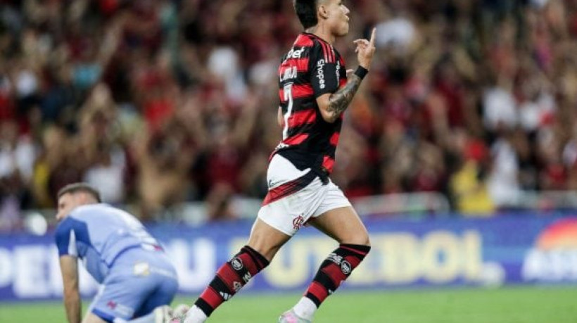 Camisa 7 da Gávea marcou dois dos cinco gols da goleada rubro-negra sobre o Fortaleza, pela 11ª rodada do Brasileirão, no Maracanã
