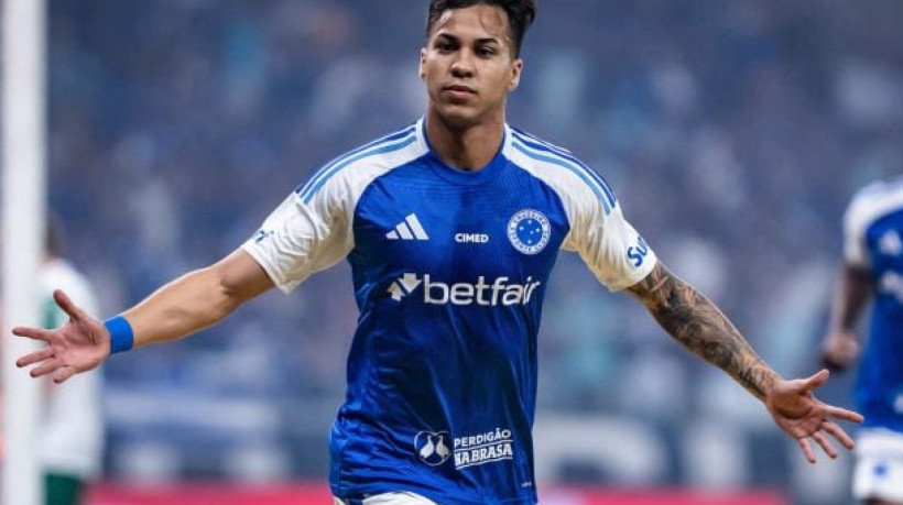 Raposa faz 2 a 1 com gols-relâmpago e chega a 24 pontos, ultrapassando o Verdão na tabela; time mineiro está a um ponto do líder Flamengo 