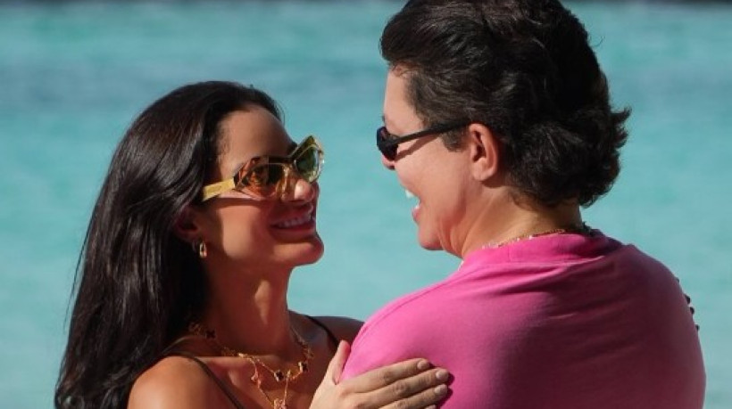 P&acirc;mella Holanda e DJ Ivis em viagem &agrave;s Maldivas 