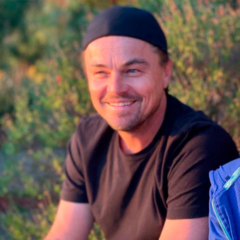 Assim, além do inglês, ele fala italiano e alemão por influência da família. Seu pai é descendente de alemães e italianos; sua mãe, de alemães. 