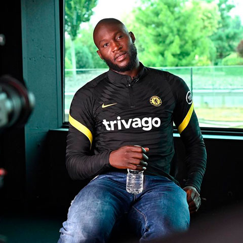 Lukaku:  O jogador nasceu na Antuérpia, cidade na Bélgica em que o holandês é a língua predominante.