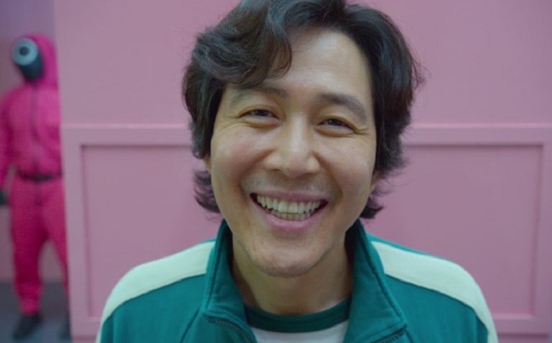 Lee Jung-jae é um aclamado ator sul-coreano, famoso por seus papéis em filmes e dramas, incluindo Round Six (2021), como Seong Gi-Hun. Sua performance intensa e versatilidade lhe renderam diversos prêmios, consolidando sua posição como um dos melhores atores da indústria cinematográfica sul-coreana.