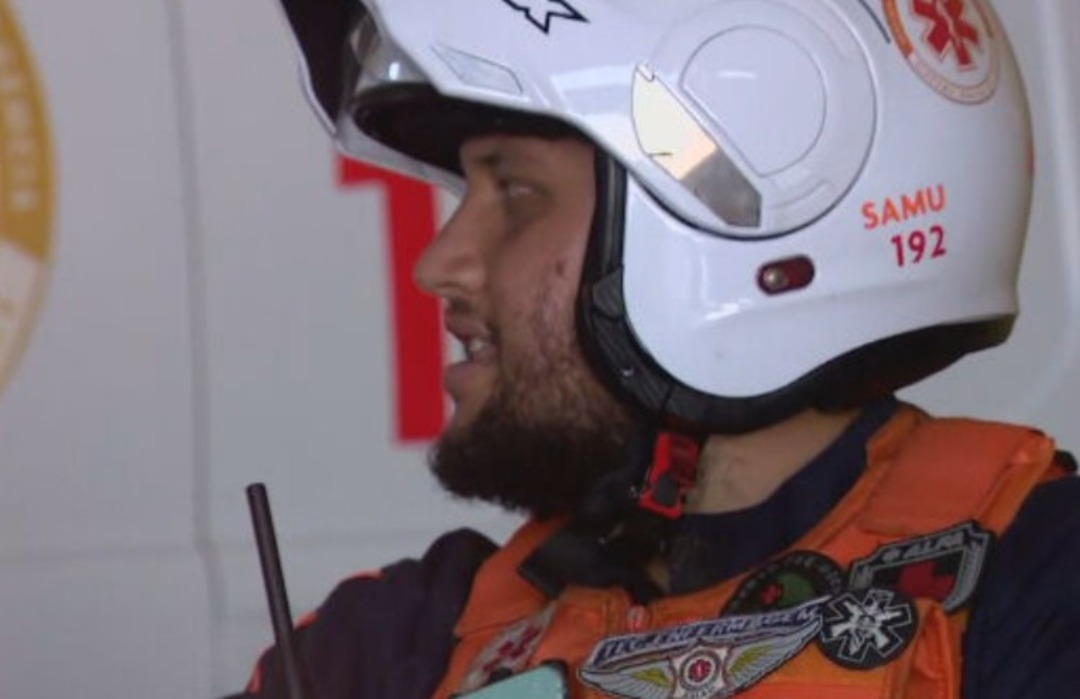 O sistema de atendimento começa quando alguém liga para o telefone 192, do Samu, pedindo por socorro. Uma moto, então, é enviada, completamente equipada, para uma assistência rápida.