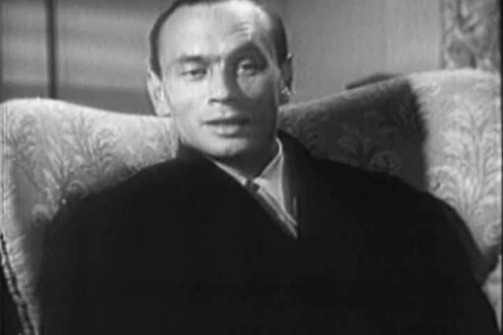 Yul Brynner (1920-1985) - O ator russo-americano tornou-se um mito ao raspar a cabeça para um papel teatral em ''O Rei e Eu, peça que representou durante trinta anos. Ele ganhou o Oscar de melhor ator pela sua atuação no filme baseado nesta peça.