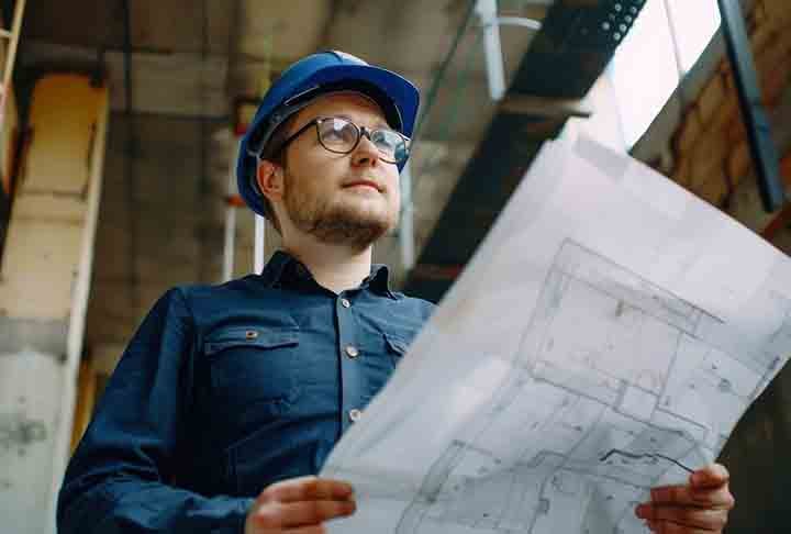 6. Engenheiros (Outros) – R$ 9.451 - Inclui engenheiros de diversas especializações que não se enquadram nas categorias anteriores, com atuação em múltiplos setores da economia.  