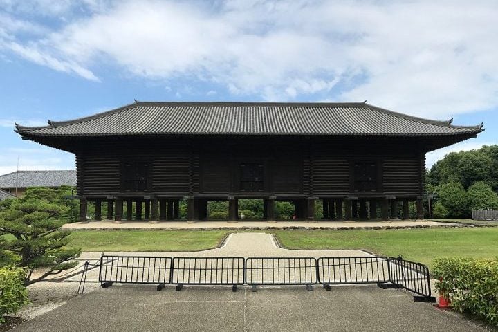 Guardada no famoso Tesouro Shosoin, localizado na antiga cidade de Nara, a criatura teria sido descoberta em 1429 por Yoshinori Ashikaga, um xogum japonês.