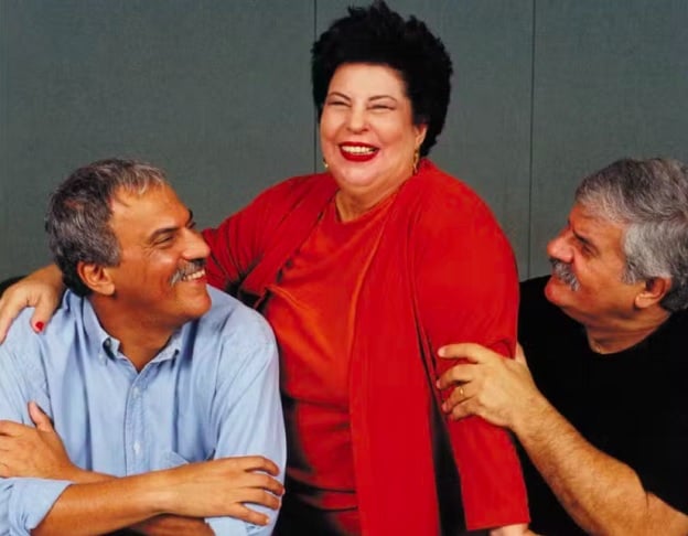 Vinda de uma família com forte ligação à música, era filha do cantor e compositor Dorival Caymmi e de Stella Maris, além de irmã dos músicos Danilo e Dori Caymmi (foto).