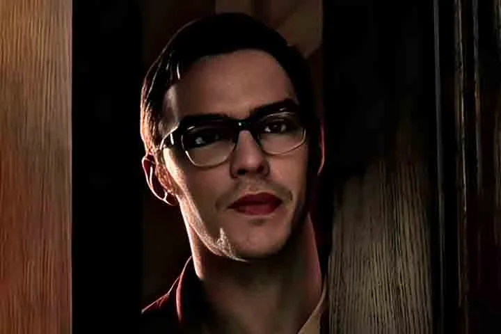 Apesar de seu sucesso em filmes de super-heróis, Hoult se mostrou crítico em relação à indústria de filmes de herói. Em várias entrevistas, ele expressou sua frustração com o que considera ser uma excessiva dependência de fórmulas previsíveis e comerciais.