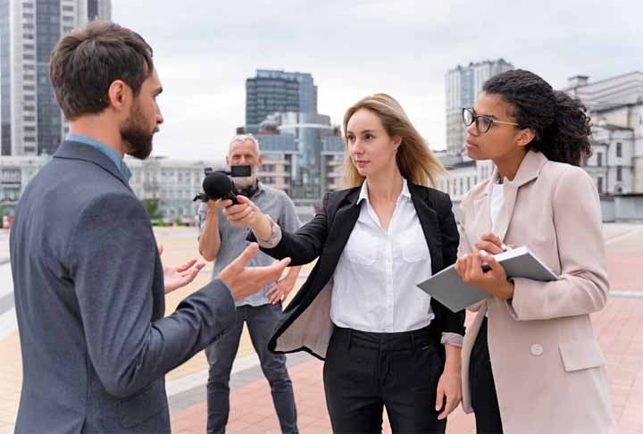 8. Profissionais de Relações Públicas – R$ 3.420 Apesar de sua importância na comunicação organizacional, muitas vezes têm remuneração abaixo do esperado.  