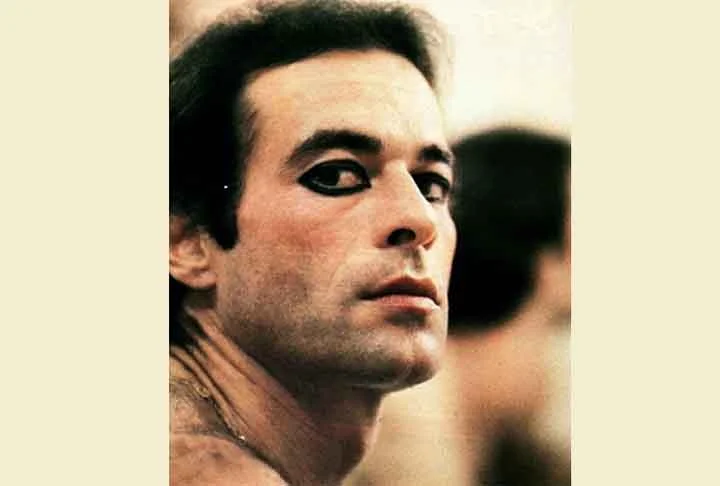 O anúncio do fim precoce do Secos e Molhados foi feito no dominical Fantástico, da Rede Globo. O programa exibiu na mesma edição um videoclipe da música “Flores Astrais”. 
