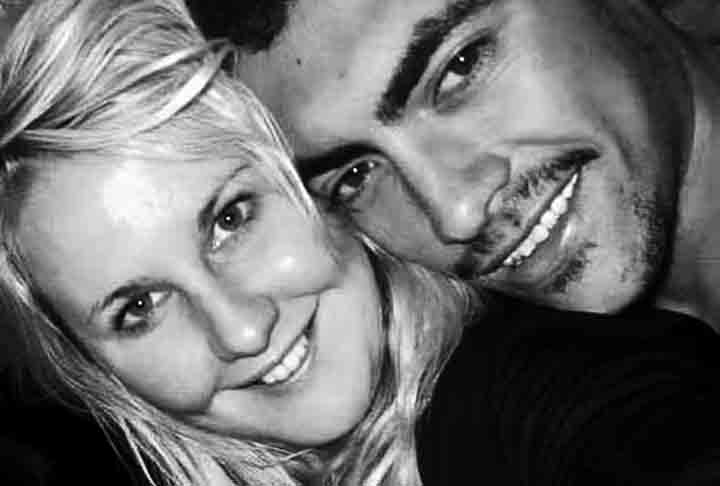 Dois anos depois, Kelly e Shane ainda mantinham contato. Ela, então, decidiu decidiu deixar sua carreira como comissária de bordo para se mudar definitivamente para a ilha. 