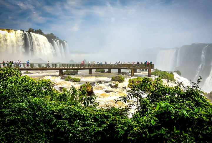 Paraná: 14,6 anos. População do estado:  11 milhões de habitantes