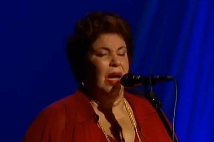Ela começou a cantar ainda jovem, estreando ao lado do pai. Sua primeira gravação foi Acalanto (1960), canção que se tornou um clássico infantil no Brasil.