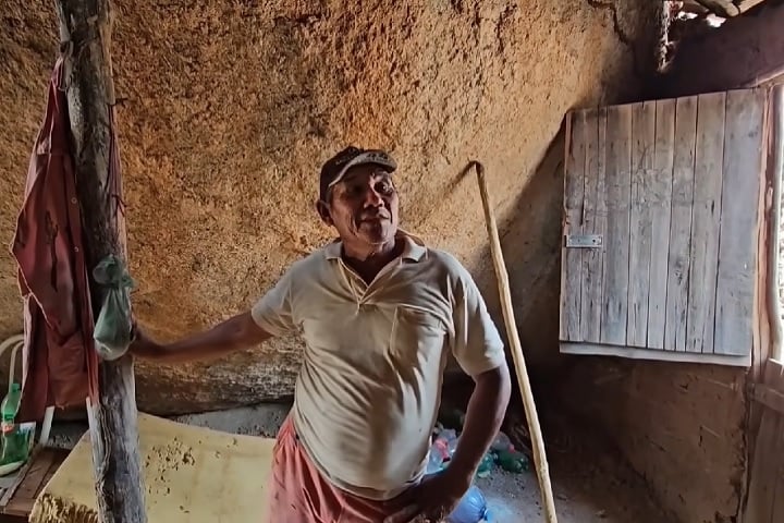 Segundo o agricultor, alguns dos materiais que ele precisa guardar são: foice, enxada, chibanca, alavanca e machado.