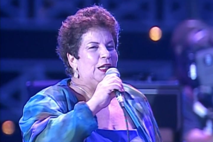 Após um início conturbado, incluindo um período morando na Venezuela, retornou ao Brasil e se consolidou na MPB.