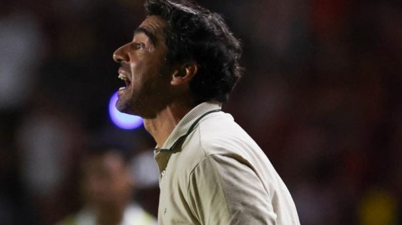 Abel saiu em direção ao vestiário após o apito final e nessa hora aconteceu o encontro entre ele e o profissional que trabalhava na transmissão 