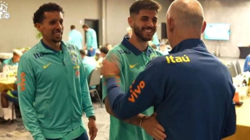 Dupla campeã com o PSG chegou ao hotal em Guaraulho no iniício da noite desta segunda-feira e Brasil fica no aguardo de Carlos Augusto