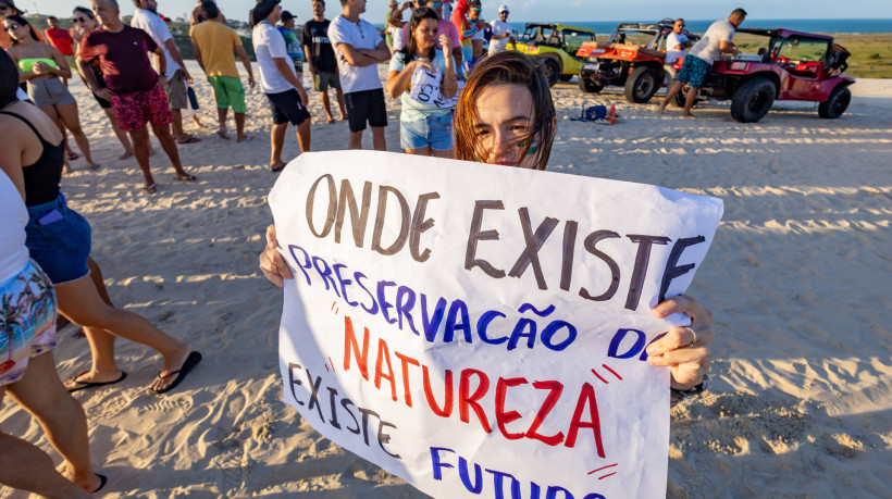 Moradores fazem protesto contra a implantação da rodovia CE-025 no trecho entre a CE 452 (B) da Prainha para Praia Bela no Município de Aquiraz.