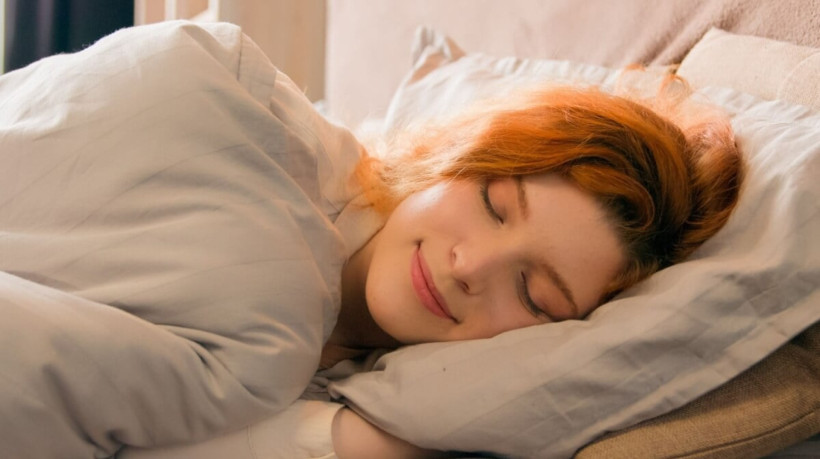 A deficiência de magnésio pode prejudicar a qualidade do sono (Imagem: MAYA LAB | Shutterstock)