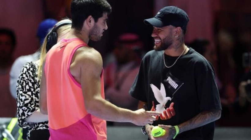 Profissional de comunicação destaca falta de sinceridade do craque ao comparar com lance de Alcaraz, segundo do ranking mundial de tênis