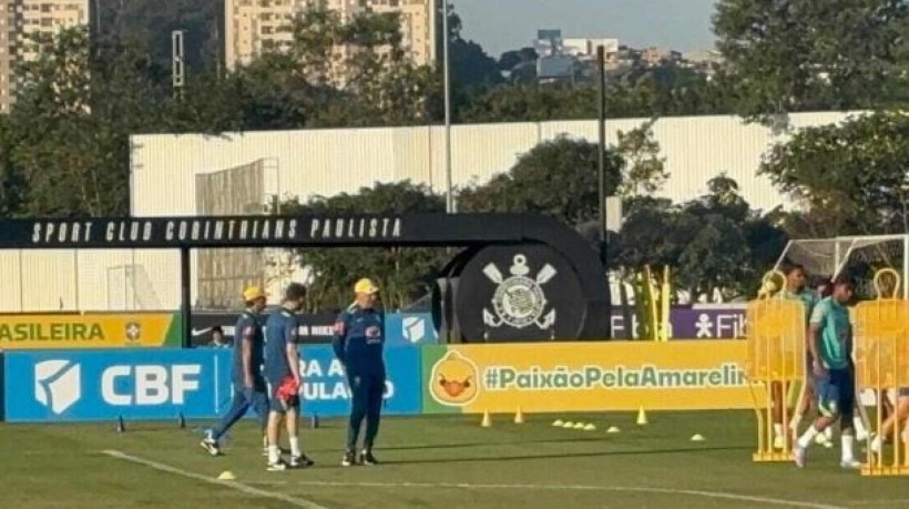 Treinador teve oito desfalques nesta primeira atividade, sendo cinco por controle de carga e três que ainda não chegaram em São Paulo