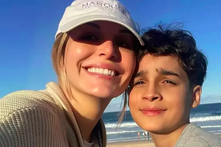 A decisão polêmica de uma atriz australiana envolvendo o corpo do próprio filho vem gerando debates na web.