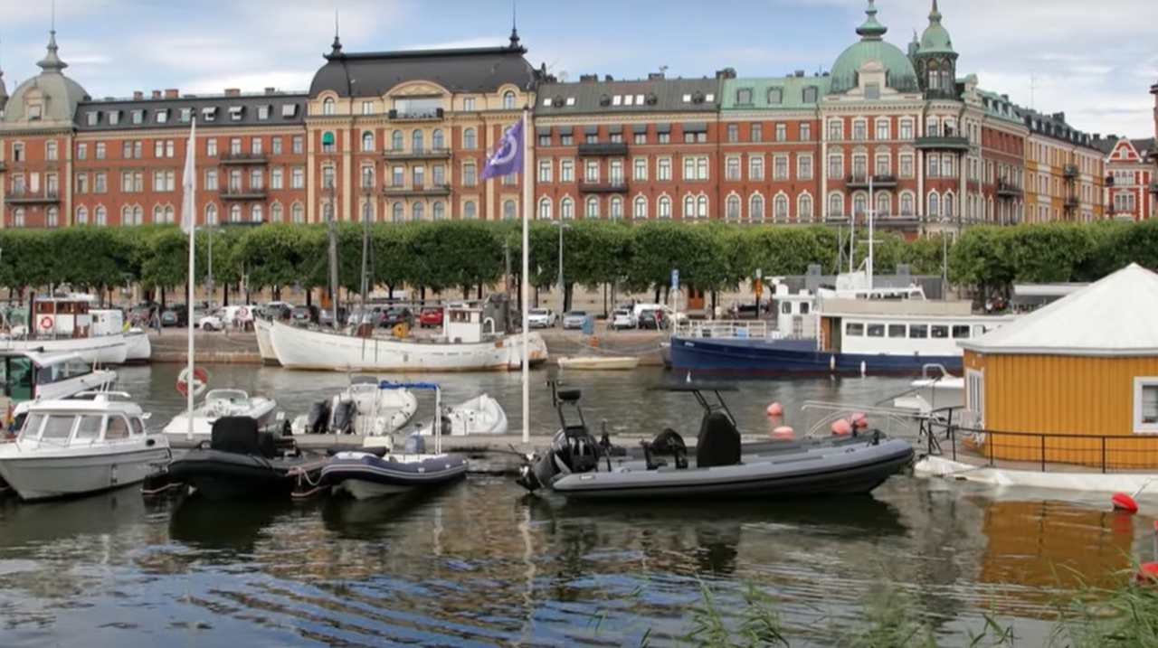 10. Suécia (74,3 pontos)
Oferece um sistema de aposentadoria sólido, com alta confiança pública e políticas sustentáveis.