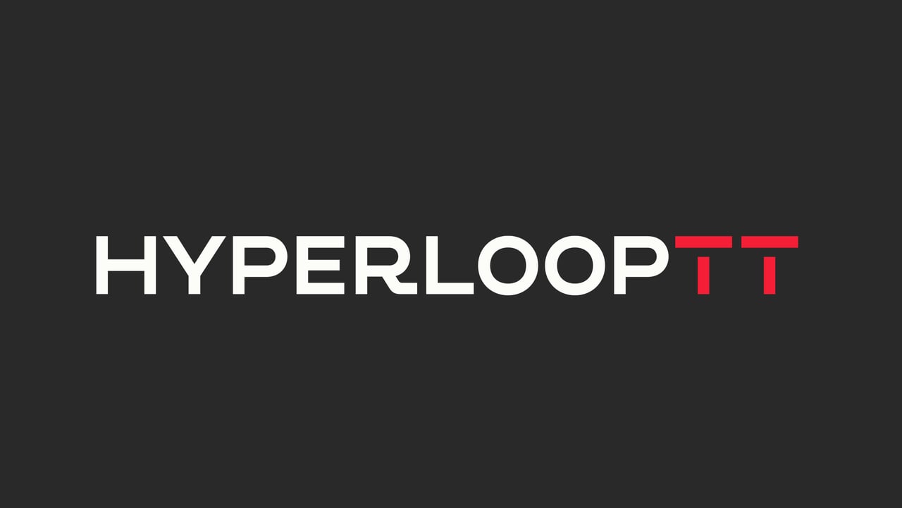 Em 2013, Musk apresentou o projeto Hyperloop, sistema de transporte (com baixo consumo de energia) composto por vagões que se locomovem sobre trilhos por meio de levitação magnética. 