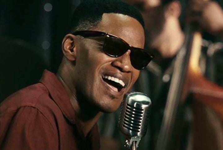 Ray (2005) - Dirigido por Taylor Hackford, estrelado por Jamie Foxx, Kerry Washington e Regina King.
A vida do lendário músico Ray Charles, desde sua infância difícil até o sucesso, enfrentando desafios como a cegueira e o vício em drogas. 