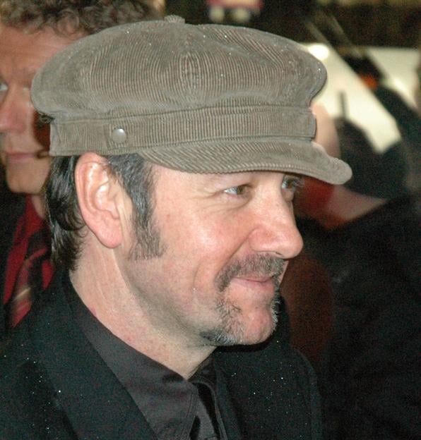 Kevin Spacey está no elenco do filme italiano L’uomo Che Disegno Dio (O Homem Que Desenhou Deus, em tradução livre), do diretor Franco Nero, sobre a história de um artista cego que desenha retratos de pessoas baseando-se apenas em suas vozes. Spacey tem apenas um pequeno papel, como detetive. 