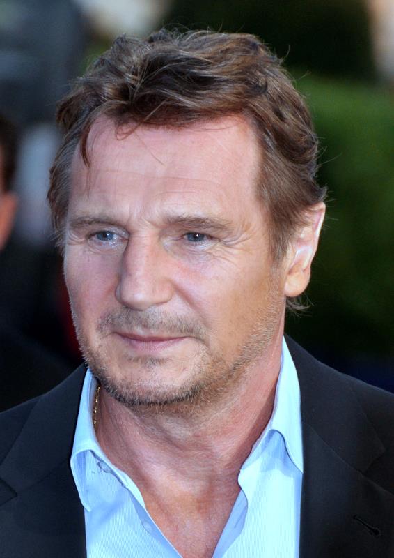 Liam Neeson disse: Kevin é um bom homem, de grande caráter. Ele é sensível, articulado e não faz julgamentos, além de ter um ótimo senso de humor. Ele também é um dos nossos melhores artistas. Falando por mim, eu acho que a indústria sente muito sua falta 
