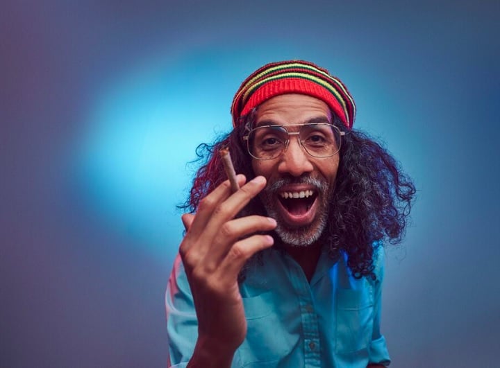 O uso recreativo da cannabis é aceito em alguns países (com limite de consumo) e proibido em outros. E o tema gera discussões permanentes pelo mundo. Mas, mesmo nos países onde existe permissão, há regras para a fabricação de produtos que contêm a droga.