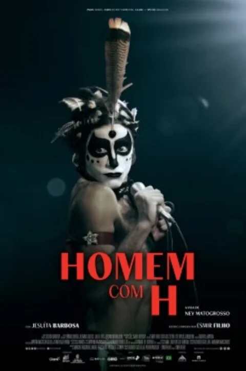 E Ney está em evidência. A sua aguardada cinebiografia,  “Homem com H”, estreou nos cinemas brasileiros no dia 01/05. Com direção de Esmir Filho, o filme narra a trajetória do artista desde a infância e adolescência, permeada pela relação turbulenta com o pai, até a consagração no universo musical.

