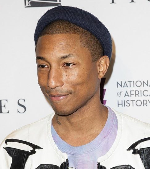 Ainda segundo a empresa, a lista foi elaborada por um grupo de especialistas e artistas, incluindo Maren Morris, Pharrell Williams (foto) e J Balvin, além de compositores, produtores e outros profissionais da indústria musical. 