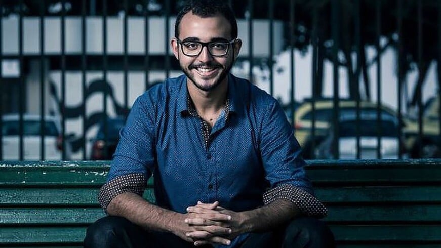 Em entrevista ao Splash, do portal UOL, o roteirista Raphael Montes explicou a linha do filme citando uma famosa série.