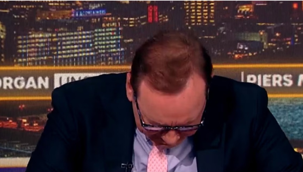 Em junho de 2024, Kevin Spacey chorou em entrevista ao Piers Morgan Uncensored ao dizer que tinha dívidas milionárias por causa da ação que ele enfrentou na justiça envolvendo assédio  - embora no fim do processo tenha sido inocentado. 