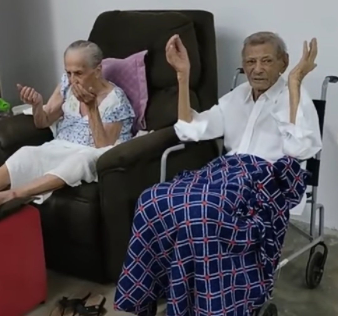 Eles se casaram um ano depois e trabalharam no sertão, cultivando tabaco para sustentar 13 filhos. Nove ainda estão vivos. 