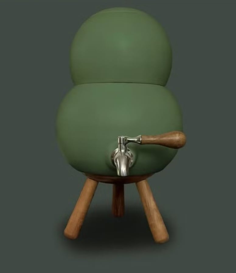 Criado pela designer Alessandra Casagrande e pelo arquiteto Gelcy Torquato, de Santa Catarina, o Filtro Biológique é uma versão inovadora do filtro de barro, mantendo o processo de filtragem e valorizando uma técnica simples e antiga que garante a qualidade da água. Um resgate da tradição. 