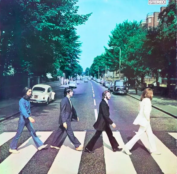 3º) Abbey Road (1969), dos Beatles: É o 12º álbum de estúdio da banda britânica e considerado um dos mais importantes e influentes da história da música. Alguns dos hits do disco são Come Together, Something, Here Comes the Sun e Oh! Darling.
