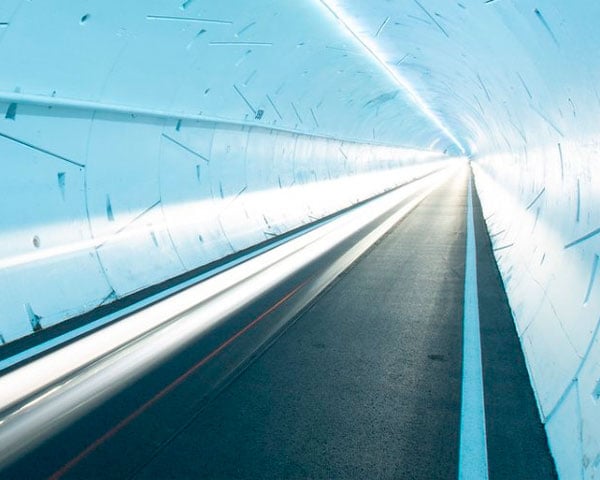 A escolha dos túneis, e não carros voadores, é pelo fato de serem à prova de intempéries, ficarem fora de vista e serem resistentes. Além disso, segundo a The Boring Company os túneis minimizam o uso de valiosos terrenos de superfície e não entram em conflito com os sistemas de transporte existentes.