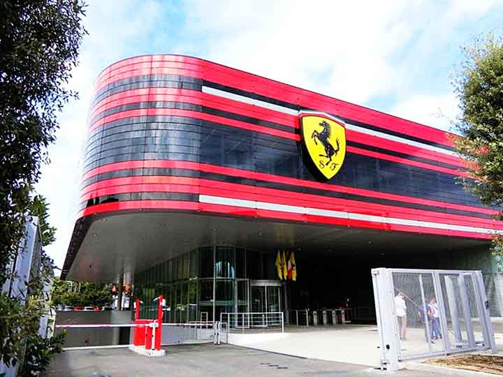 O caso chamou a atenção da Ferrari, que logo contratou um advogado brasileiro para representá-la.