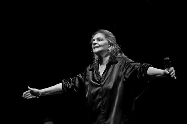 Angela Ro Ro, que está com suspeita de câncer, cancelou shows recentemente devido a seu estado de saúde. Ela faria apresentações na Virada Cultural de São Paulo e no Blue Note, casa noturna da capital paulista. 
