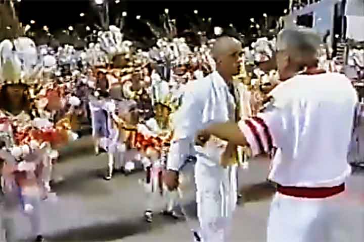 A principal referência de seu início de carreira foi seu irmão mais velho, Belôba, que também tem tino para a música, sendo compositor e companheiro de vida. Possui 28 músicas em 9 discos, colaborações com artistas como Zeca Pagodinho e Beth Carvalho.