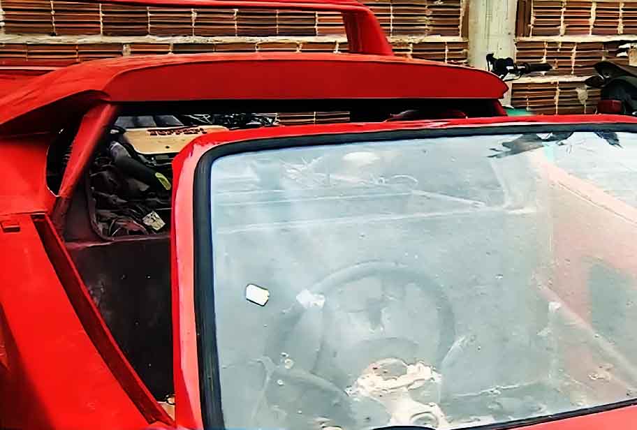 Desde criança, José Vitor nutre uma paixão pela Ferrari, o que o motivou a começar a construir a réplica de forma artesanal, ainda em 2017.