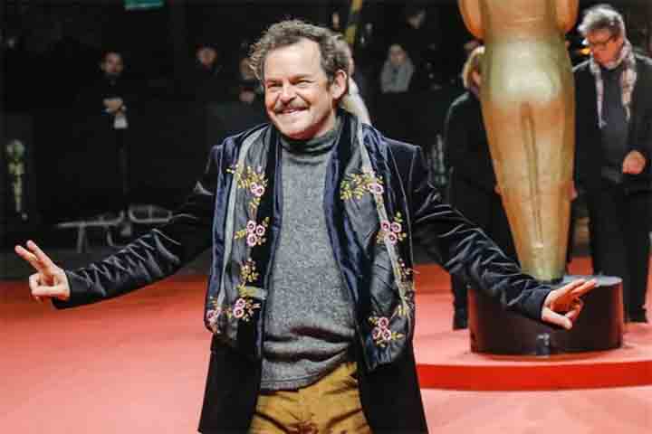 Ainda naquele ano, voltou aos cinemas, sob a direção de Walter Salles, em O Primeiro Dia, que se passa na virada para o ano 2000. Interpretou Francisco e tornou-se o primeiro a vencer o prêmio Grande Otelo de Melhor Ator, concedido pela Academia Brasileira de Cinema.